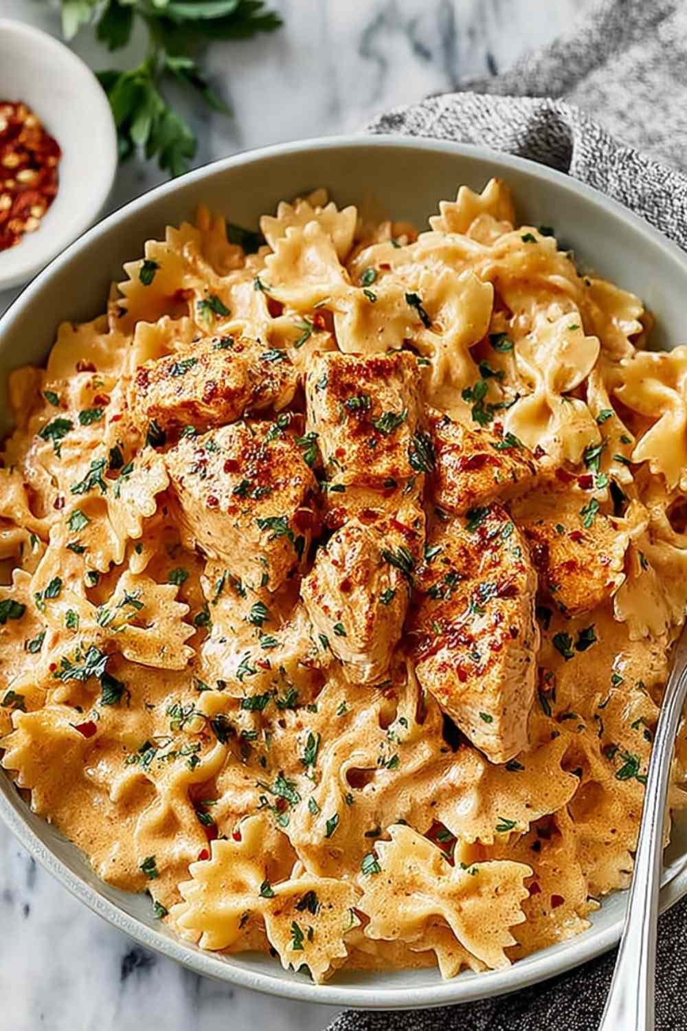 bang-bang-chicken-pasta-crispy-chicken-creamy-sauce
