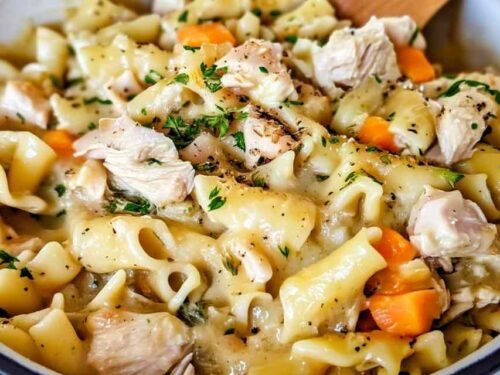 creamy-chicken-pot-pie-pasta-skillet-dinner