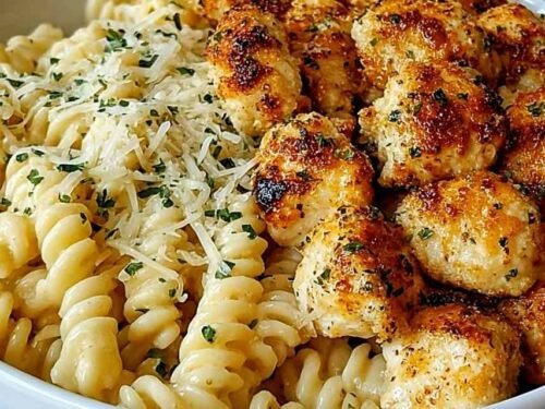 garlic-parmesan-chicken-bites-creamy-rotini-bowl
