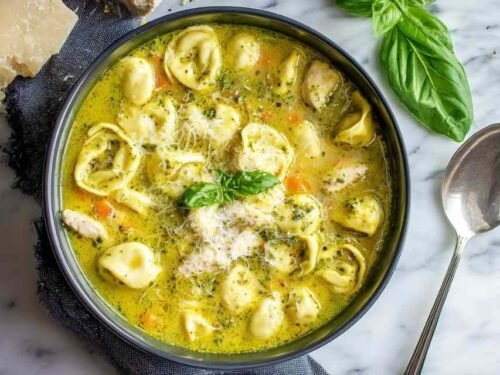 chicken-pesto-tortellini-soup-bowl