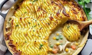 Chicken Shepherd's Pie chicken-shepherds-pie-skillet-mashed-potatoes