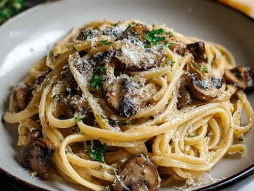 caramelized-leek-mushroom-gruyere-pasta-skillet